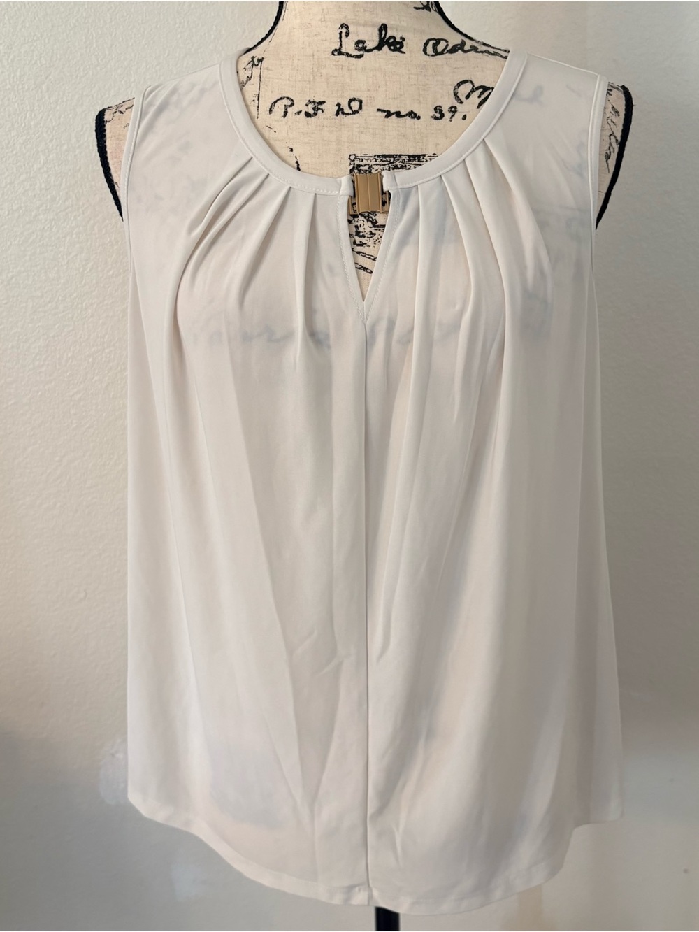 Perseption White Sleeveless Pleated Keyhole Camisole with Gold Accent